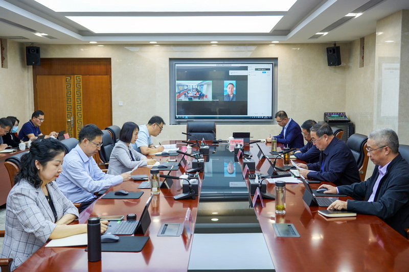 校党委会学习贯彻习近平总书记...